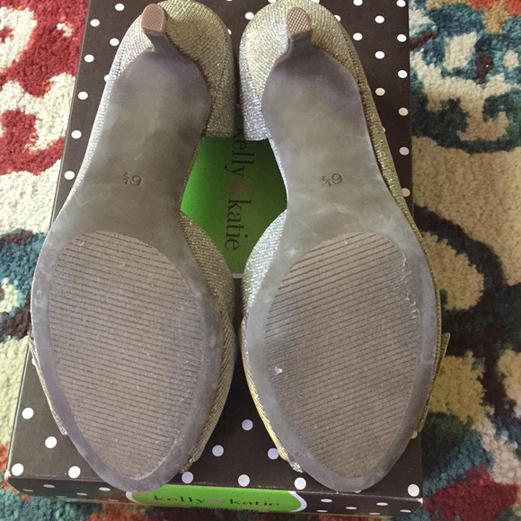 Kelly & Kate gold/silver glitter shoes - Picture 3 of 3
